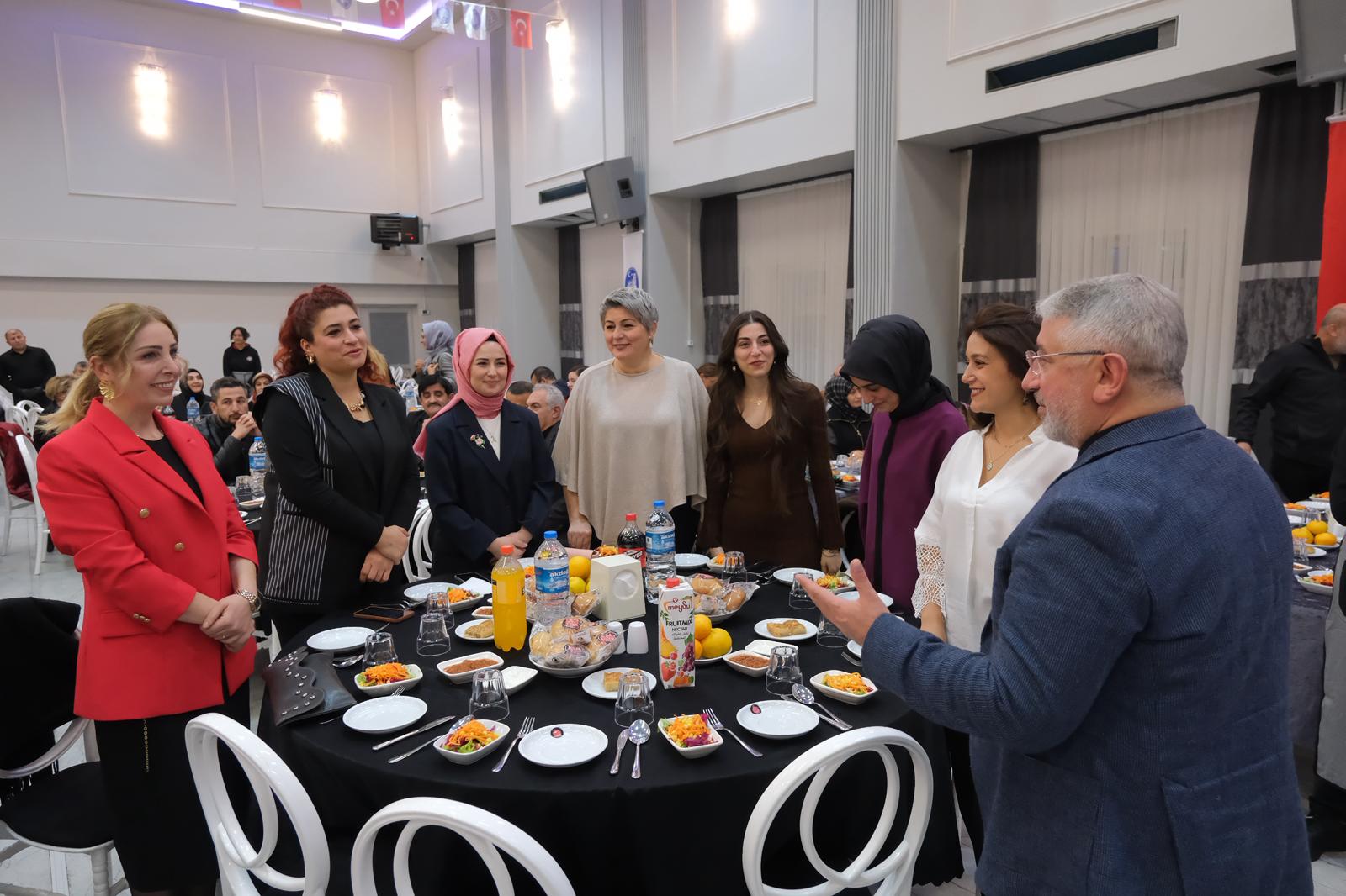 ÇORUM’DA ÖĞRETMENLER GÜNÜ YEMEKLE KUTLANDI